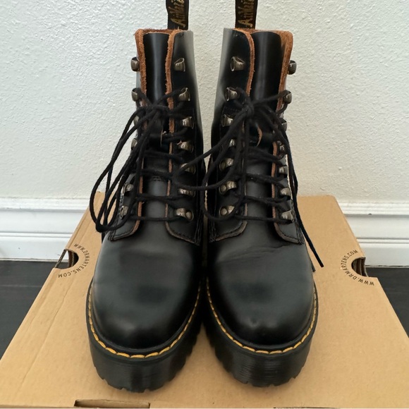 Dr Martens Leona Women’s Vintage Smooth Leather Heeled Boots - Black - Picture 4 of 11